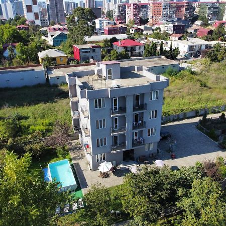 Femily Hotel In Batumi Mareti Str 2 外观 照片