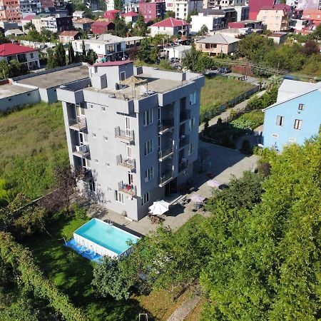 Femily Hotel In Batumi Mareti Str 2 外观 照片