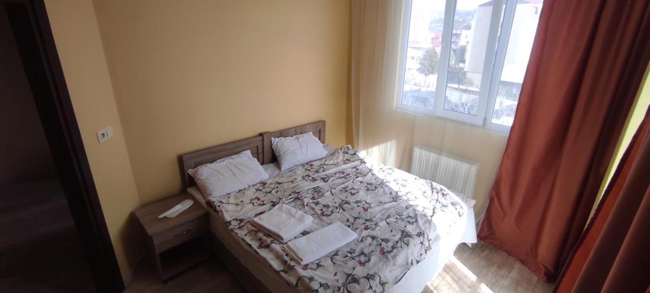 Femily Hotel In Batumi Mareti Str 2 外观 照片