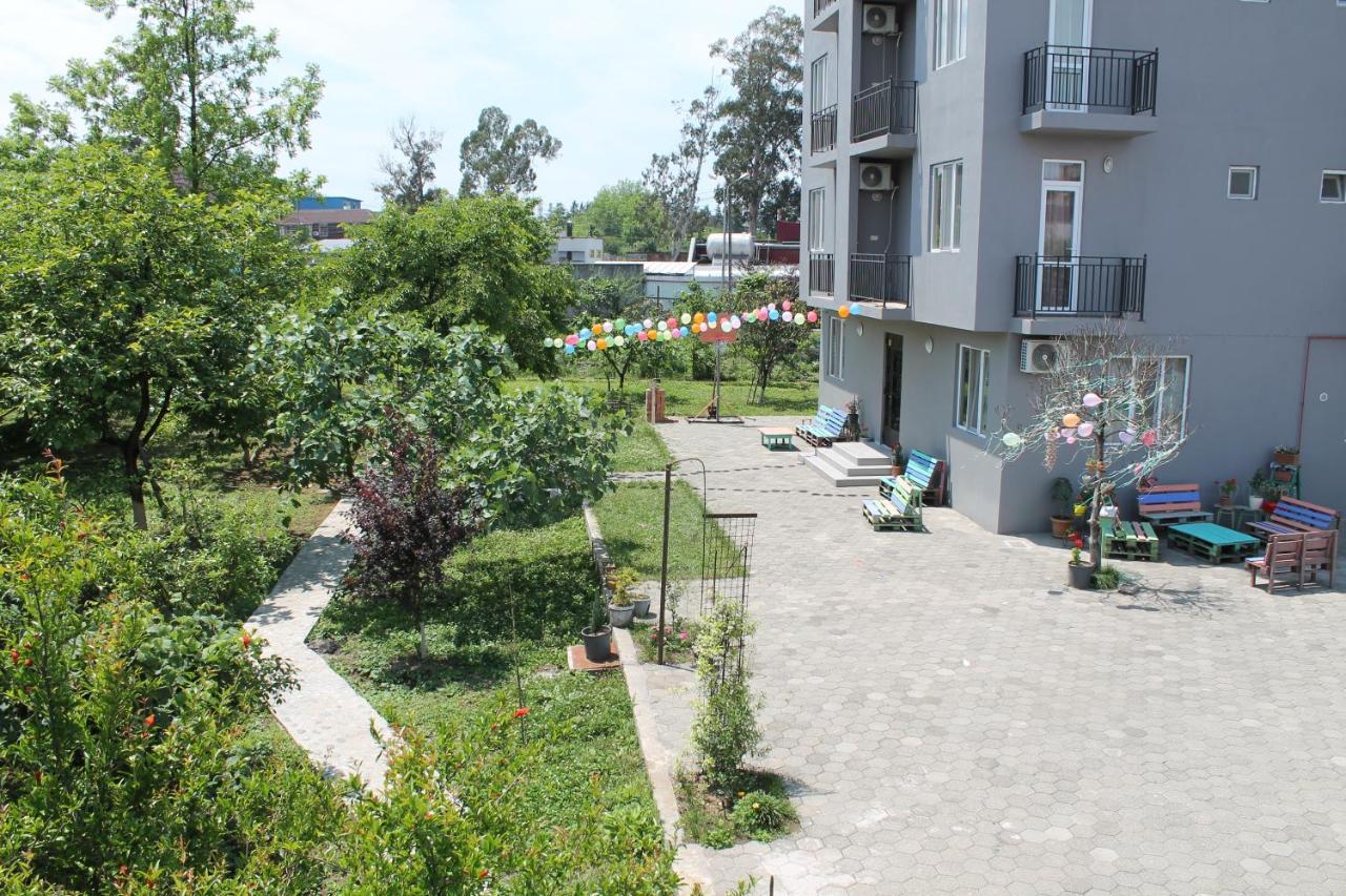 Femily Hotel In Batumi Mareti Str 2 外观 照片