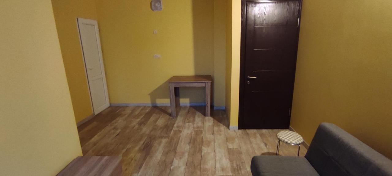 Femily Hotel In Batumi Mareti Str 2 外观 照片
