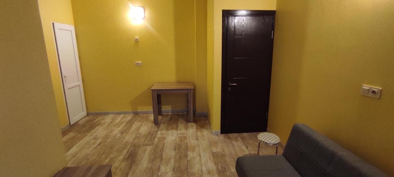 Femily Hotel In Batumi Mareti Str 2 外观 照片
