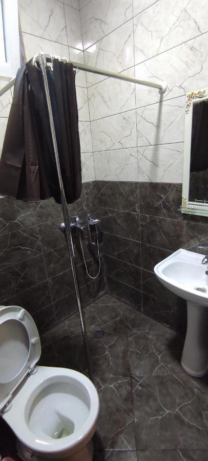 Femily Hotel In Batumi Mareti Str 2 外观 照片