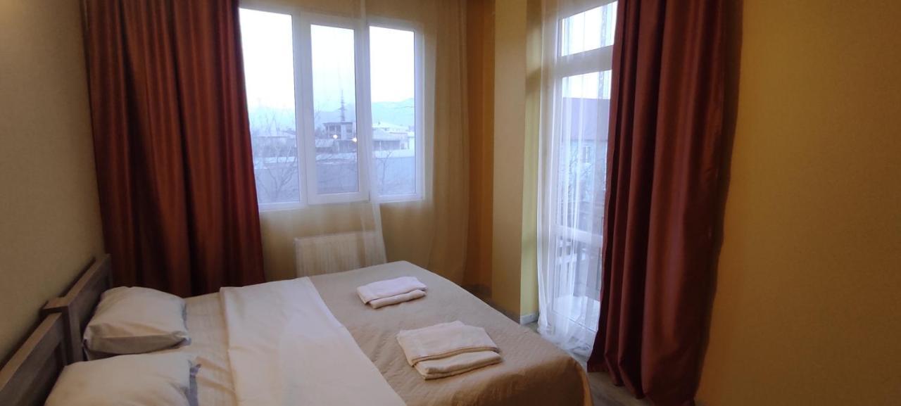 Femily Hotel In Batumi Mareti Str 2 外观 照片
