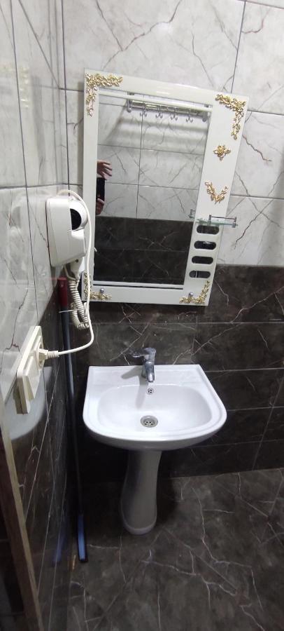 Femily Hotel In Batumi Mareti Str 2 外观 照片