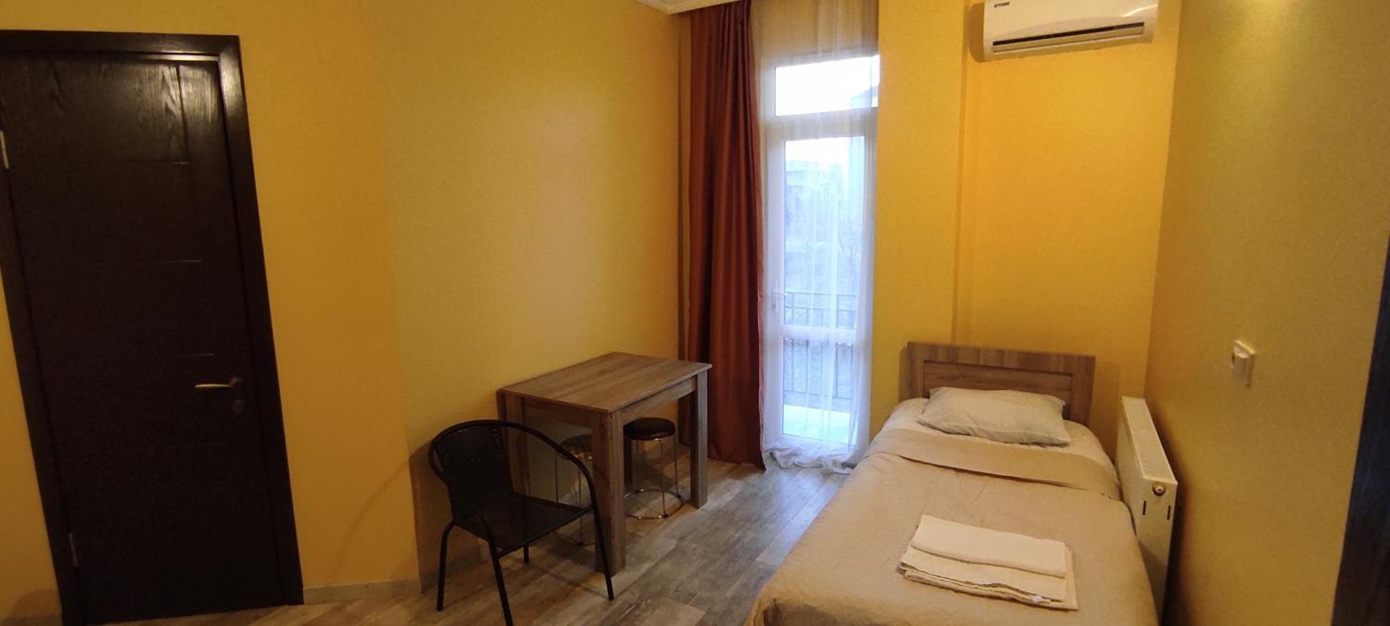 Femily Hotel In Batumi Mareti Str 2 外观 照片