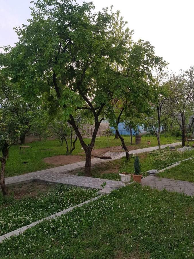Femily Hotel In Batumi Mareti Str 2 外观 照片