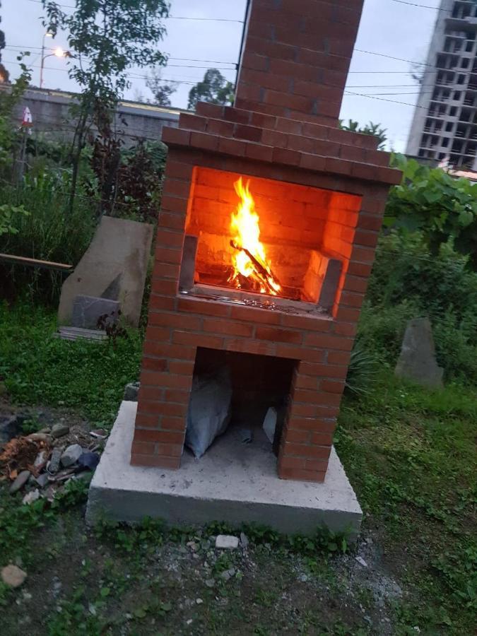 Femily Hotel In Batumi Mareti Str 2 外观 照片