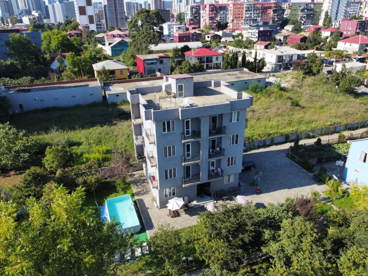 Femily Hotel In Batumi Mareti Str 2 外观 照片