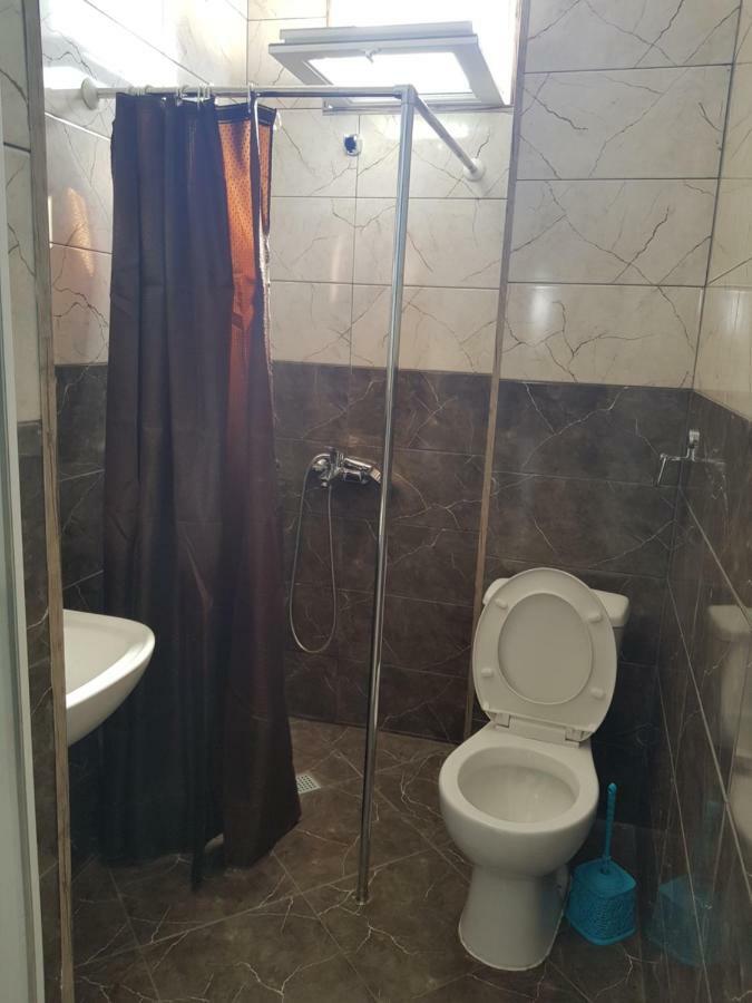 Femily Hotel In Batumi Mareti Str 2 外观 照片