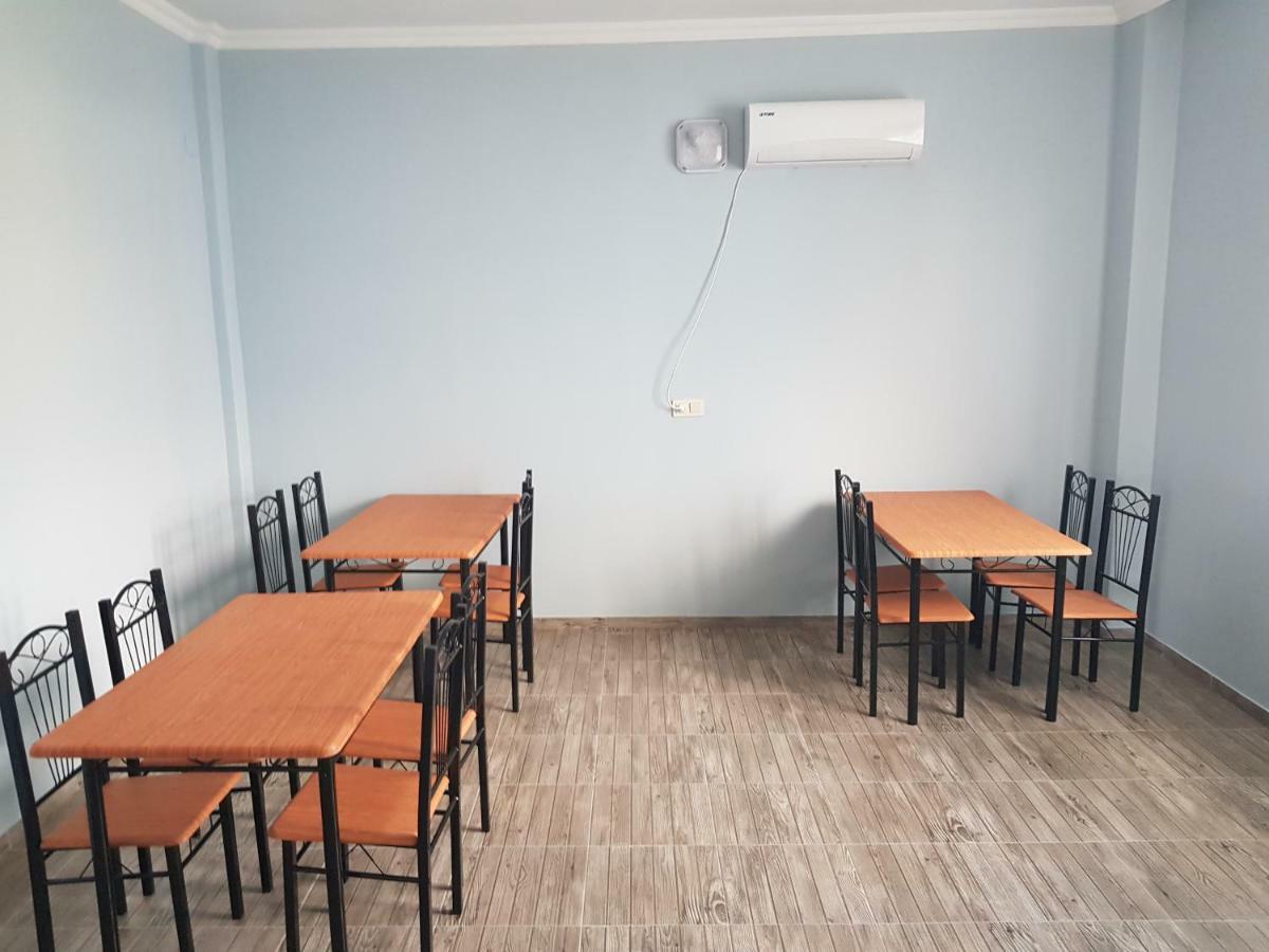 Femily Hotel In Batumi Mareti Str 2 外观 照片