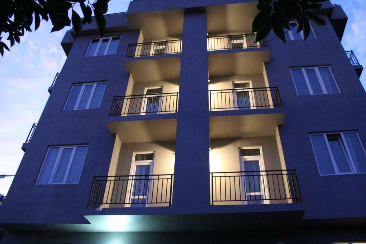 Femily Hotel In Batumi Mareti Str 2 外观 照片