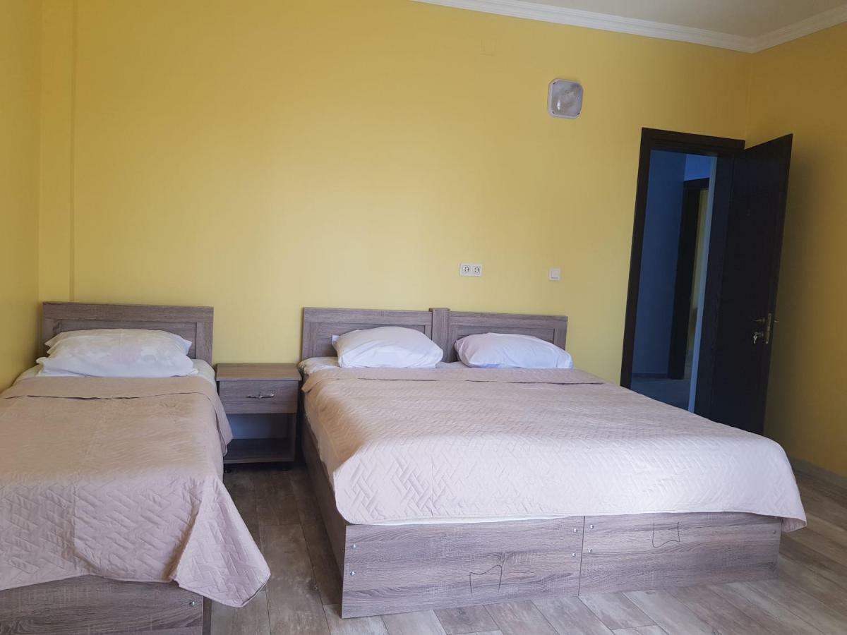 Femily Hotel In Batumi Mareti Str 2 外观 照片