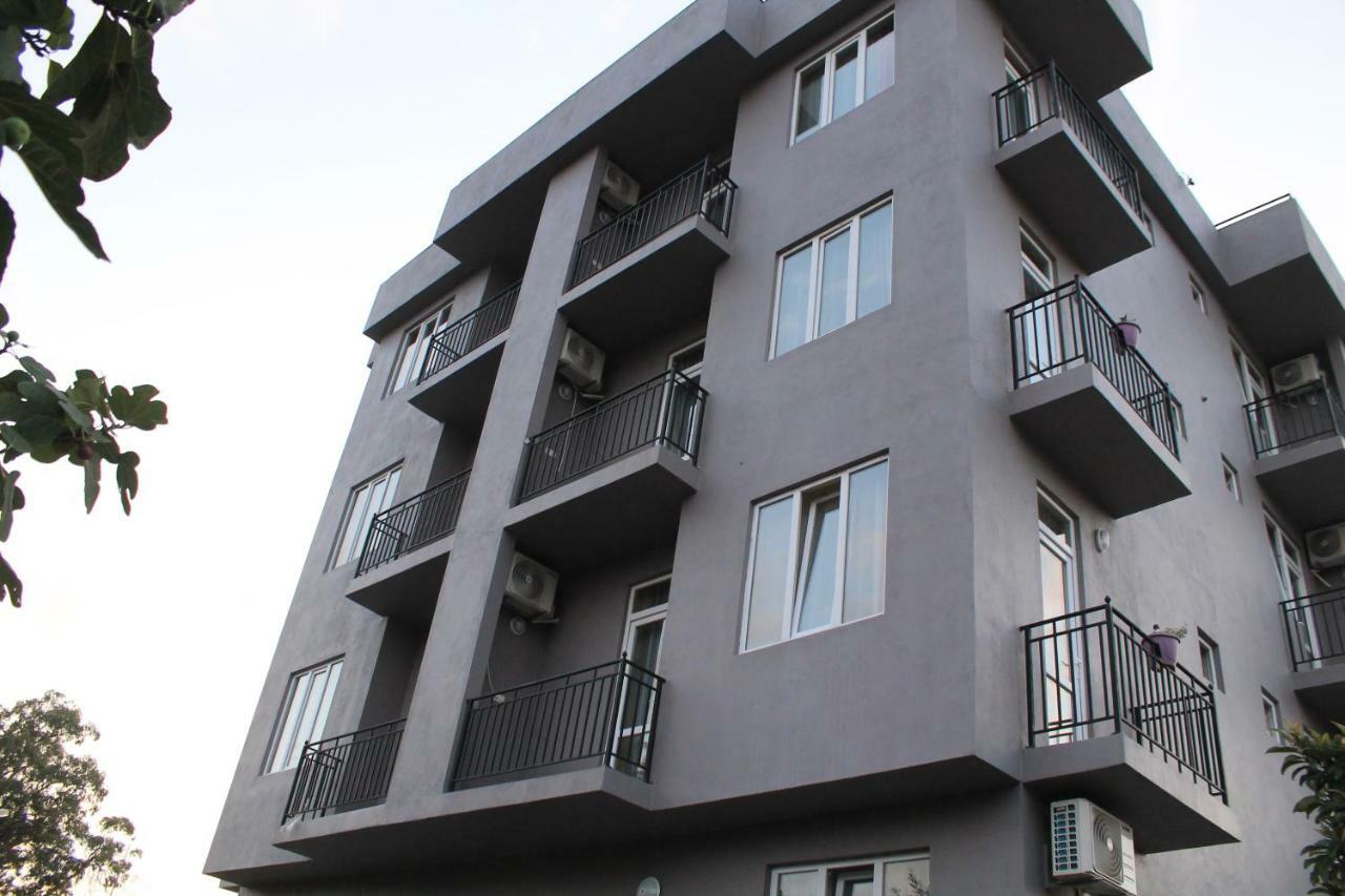 Femily Hotel In Batumi Mareti Str 2 外观 照片